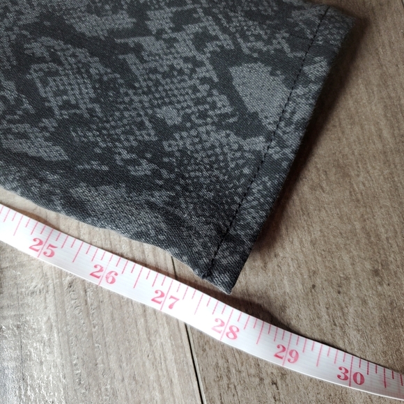 Frame Denim Women's Snake Print Jeans Size 27 Black Gray Skinny Stretchy NWOT - Picture 6 of 16